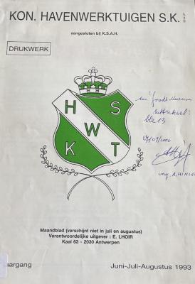 Vreemde overspannende draden in de oude haven